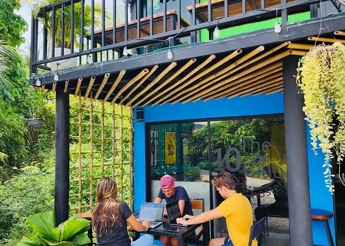 The 10 Club Hostel